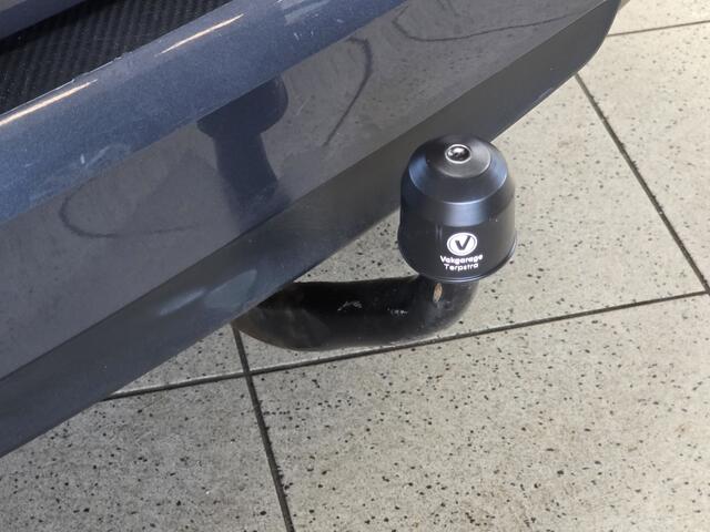 Renault MEGANE Estate 1.5 dCi Eco2 Zen/ D-Riem verv: 150.000 KM!/ Trekhaak/ 16'' LMV/ DAB+/ Navi/ Clima/ Cruise/ Elek. pakket/ Isofix/ Bluetooth/ Multi. LEDER. Stuur/ Mistl./ Chroom/ Dakrails/ LED Dagrijverl.