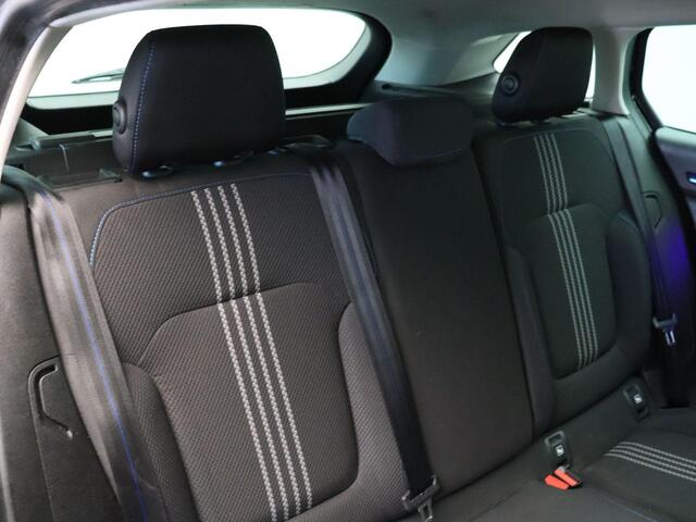 Renault MEGANE Estate 130pk TCe GT-Line | Bose | Trekhaak | Dodehoek detectie | Parkeersensoren rondom | Climate control | Achteruitrijcamera |