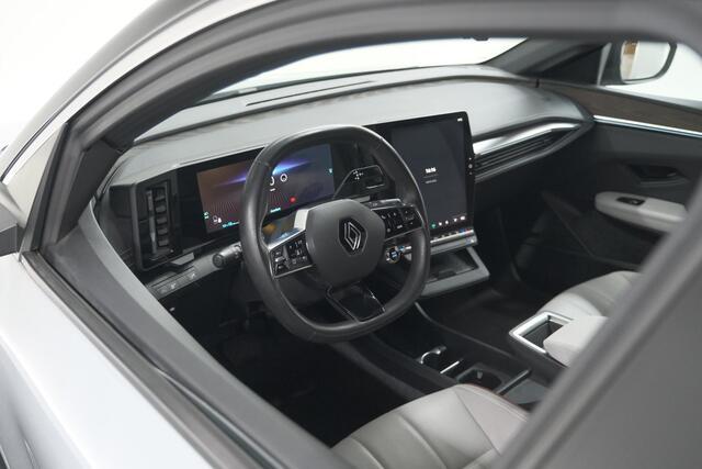 Renault MEGANE E-Tech EV60 Optimum Charge Iconic | Trekhaak | 360 Camera | Adaptieve Cruise Control | Pack Winter