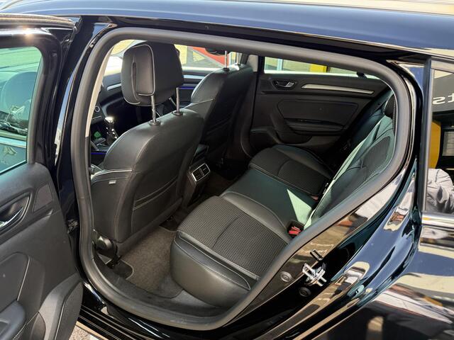 Renault MEGANE Estate 1.3 TCe Bose | NAP | Trekhaak | Navigatie | Achteruitrijcamera | Dodehoek detectie | DAB | Climate Control | Park assist |