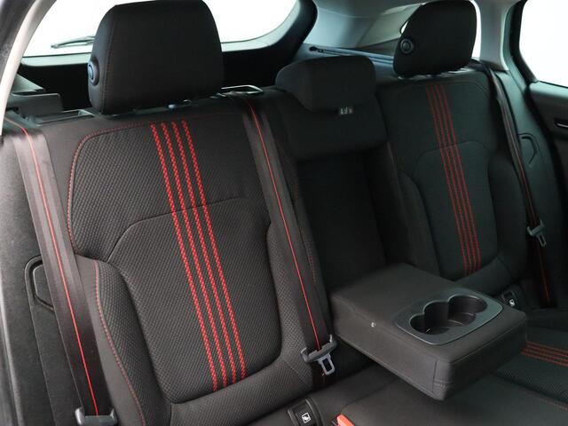 Renault MEGANE Estate 140pk TCe R.S. Line | Trekhaak | Dealer onderhouden | Parkeersensoren voor en achter | Achteruitrijcamera | Climate control |