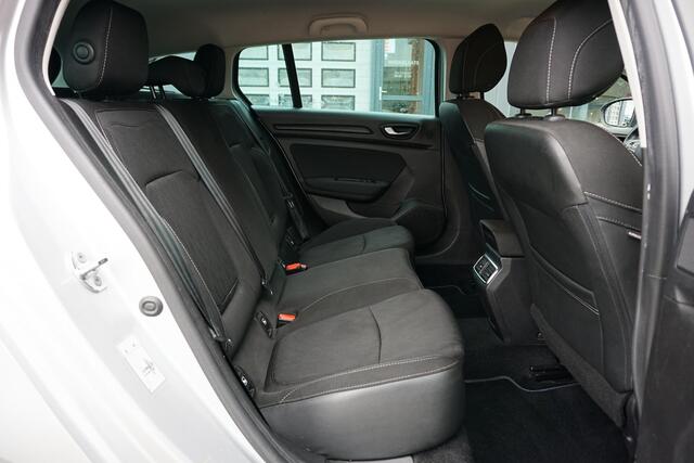 Renault MEGANE Estate 1.3 TCe Limited + CAMERA / TREKHAAK / STOELVERWARMING