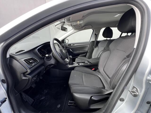 Renault MEGANE Estate 1.3 TCe 140 Equilibre / 1.700 trekgewicht / navigatie / Apple Carplay Android / All Season banden /