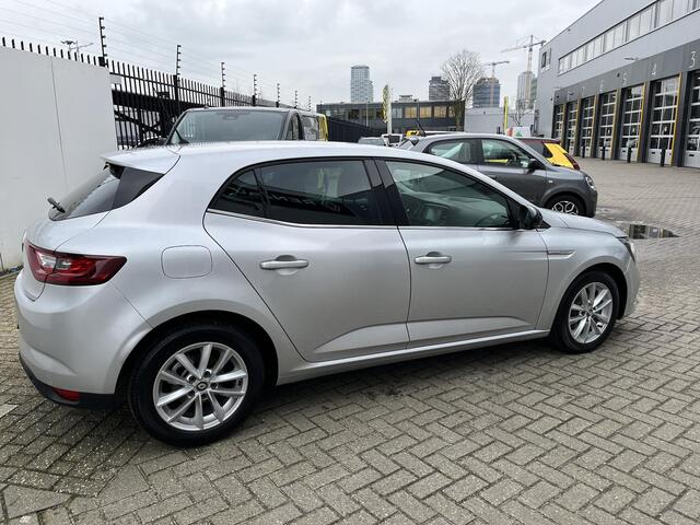 Renault MEGANE 1.2 TCe Limited / NAVIGATIE / LICHTMETALEN VELGEN / PARKEERSENSOREN