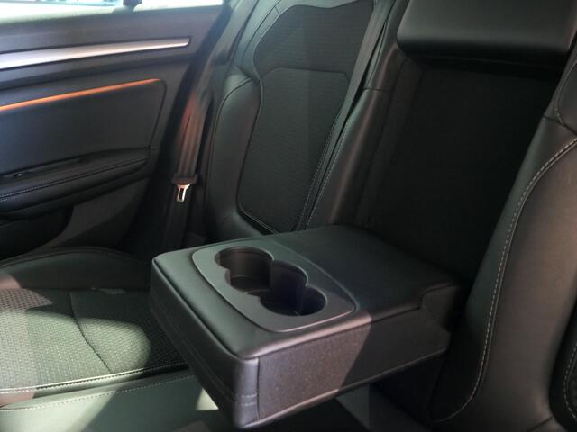 Renault MEGANE Estate 1.2 TCe Bose - Allseasons - Trekhaak - Stoelmassage - Cruise - Sensor Achter