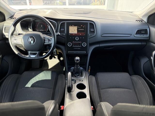 Renault MEGANE Estate 1.2 TCe Zen 100pk | Apple Carplay/Android Auto | Cruise control | DAB | Navigatiesysteem full map | Parkeersensor voor en achter | Trekhaak afneembaar | Zeer nette auto!