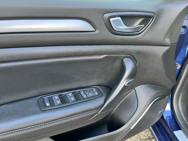 Renault MEGANE Estate 1.5 Blue dCi Bose Airco Cruise control Parkeersensoren achter Telefoonverbinding Stuurwielbediening 5-Persoons Navigatiesysteem Lichtmetalenvelgen Euro 6