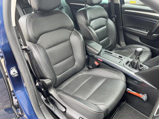 Renault MEGANE Estate 1.3 TCe Business Edition One Airco Trekhaak 1700kg trekgewicht Cruise control Head up display Parkeersensoren voor en achter Achterruitrijcamera Telefoonverbinding Stuurwielbediening 5-Persoons Navigatiesysteem Lichtmeta