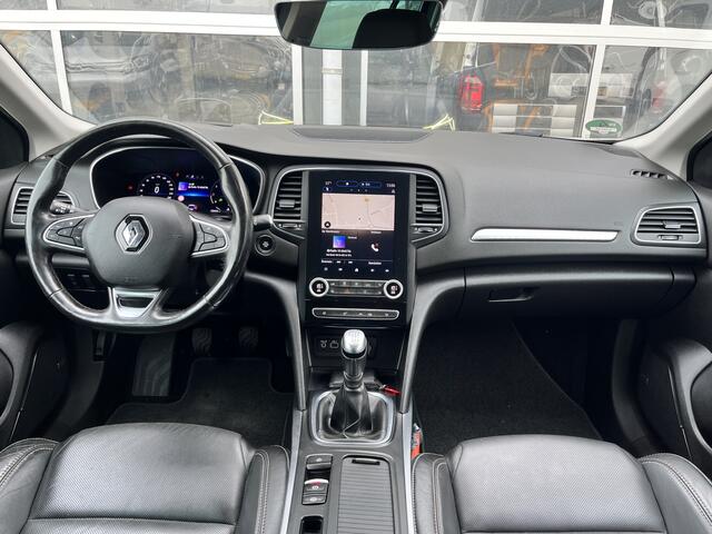 Renault MEGANE Estate 1.3 TCe Business Edition One Airco Trekhaak 1700kg trekgewicht Cruise control Head up display Parkeersensoren voor en achter Achterruitrijcamera Telefoonverbinding Stuurwielbediening 5-Persoons Navigatiesysteem Lichtmeta