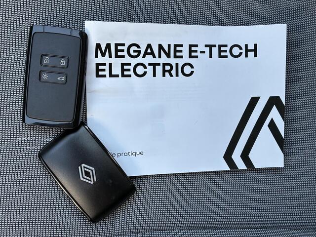 Renault MEGANE E-Tech comfort range techno 60 kWh Automaat / Fabrieksgarantie t/m 10-2027 / SOH 99,34% / Navigatie / Apple Carplay/Android Auto / Adaptieve Cruise Control / Achteruitrijcamera / Warmtepomp / Climate Control /