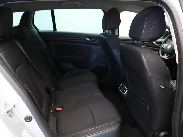 Renault MEGANE Estate TCe 115pk Limited | Trekhaak | Dealer onderhouden | Stoelverwarming | Achteruitrijcamera | Parkeersensoren voor en achter |