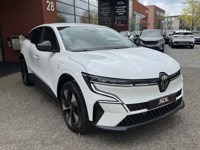 Renault MEGANE E-Tech EV40 Boost Charge Equilibre // APPLE CARPLAY - ANDROID AUTO // CLIMA // CRUISE // CAMERA //