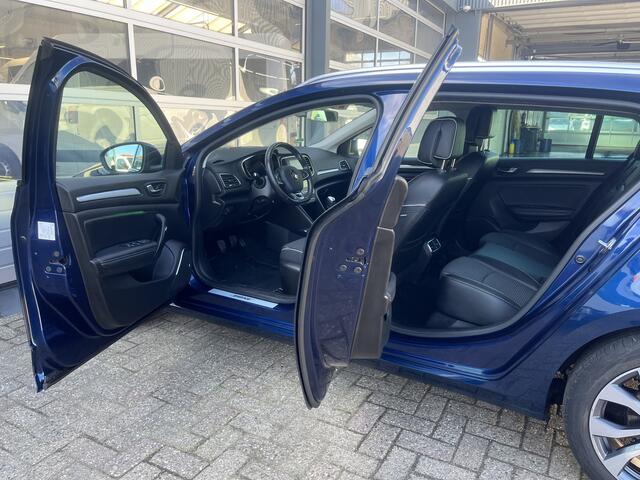 Renault MEGANE Estate 1.3 TCe Bose Airco Cruise controle Trekhaak Parkeersensoren voor en achter Achteruitrij camera Telefoonverbinding Stuurwielbediening 5-Persoons Navigatiesysteem