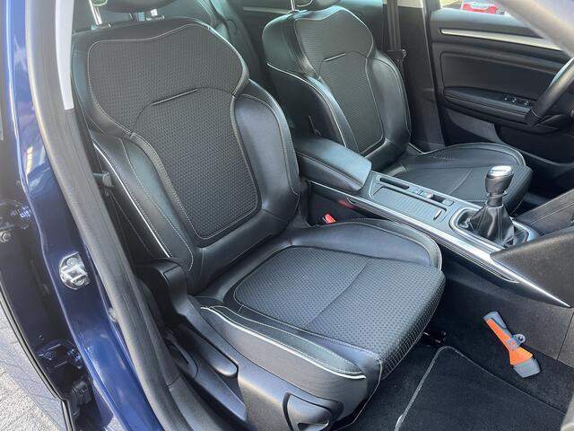 Renault MEGANE Estate 1.3 TCe Bose Airco Cruise controle Trekhaak Parkeersensoren voor en achter Achteruitrij camera Telefoonverbinding Stuurwielbediening 5-Persoons Navigatiesysteem