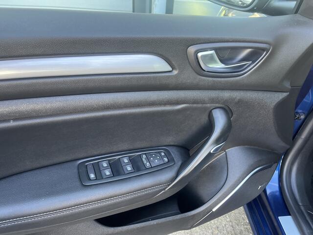 Renault MEGANE Estate 1.3 TCe Bose Airco Cruise controle Trekhaak Parkeersensoren voor en achter Achteruitrij camera Telefoonverbinding Stuurwielbediening 5-Persoons Navigatiesysteem