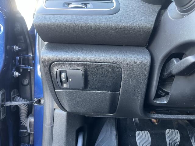 Renault MEGANE Estate 1.3 TCe Bose Airco Cruise controle Trekhaak Parkeersensoren voor en achter Achteruitrij camera Telefoonverbinding Stuurwielbediening 5-Persoons Navigatiesysteem