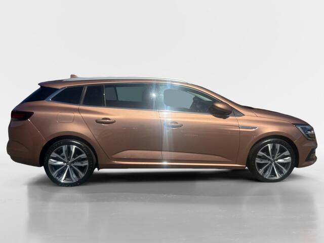 Renault MEGANE Estate 1.3 TCe Intens | Head Up display | Trekhaak | Apple Carplay/Android Auto | Camera | Cruise Control | Climate Control | Sfeerverlichting | Navigatie | Full Led