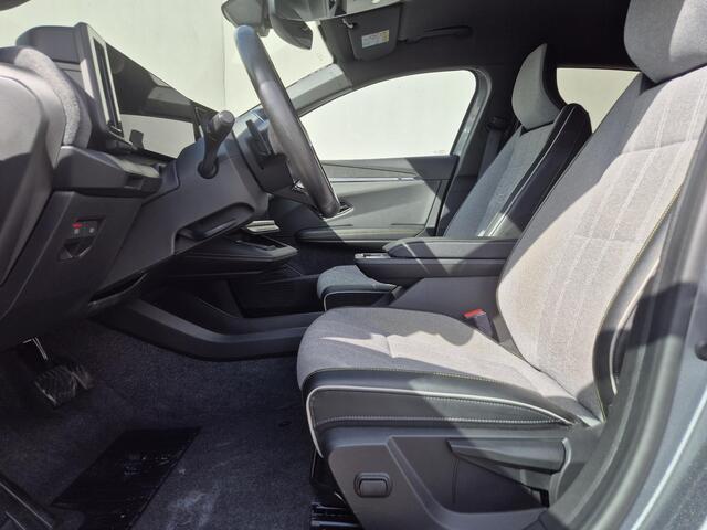 Renault MEGANE E-Tech EV60 Optimum Charge Iconic / SOH 93,22% / Dealer onderhouden / CCS snellader / Stuur- & Stoelverwarming / Achteruitrijcamera / Draadloze telefoon lader / Apple Carplay Android Auto / Warmtepomp / Adaptief cruise control /