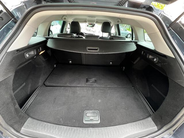 Renault MEGANE Estate 1.3 TCe 140 Techno | Trekhaak | Navigatie | Climate Control | All-Season banden |