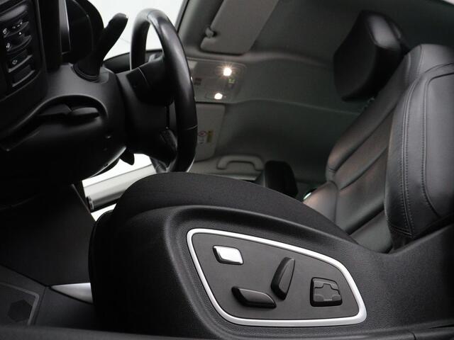 Renault MEGANE 1.3 TCe Intens | Leder | Head-Up | Camera | DAB | Carplay | Stoelverwarming | Climate control | 17'' | Stuurverwarming | Cruise Control | Elektrische stoelen | Navigatie | Full LED | Keyless