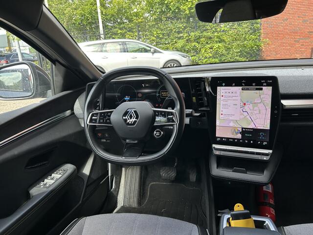 Renault MEGANE E-Tech EV40 Boost Charge Techno SOH 94% // GROOT NAVI + CARPLAY // FULL LED // CAMERA // CLIMA // STOEL + STUURWIELVERWARMING // SFEERVERLICHTING