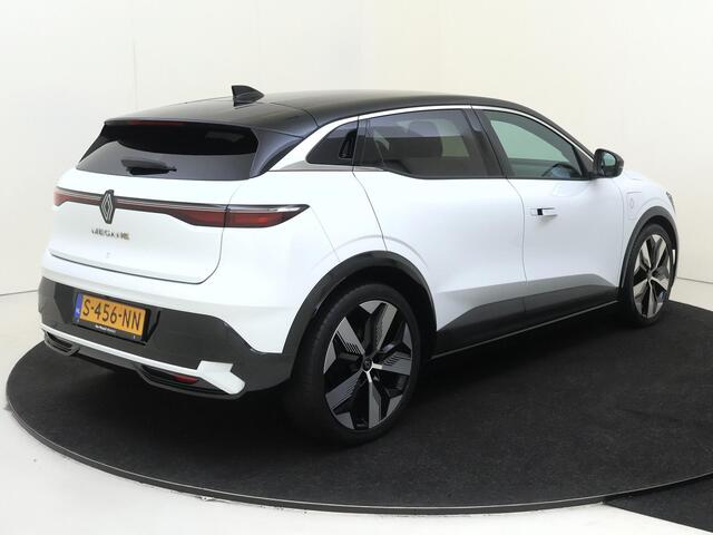 Renault MEGANE E-Tech EV40 Boost Charge Techno | Apple Carplay/Android | cruise control adaptief | electronic climate control | full-LED koplampen | lederen/stof bekleding | navigatiesysteem | rijstrooksensor met correctie | two-tone |