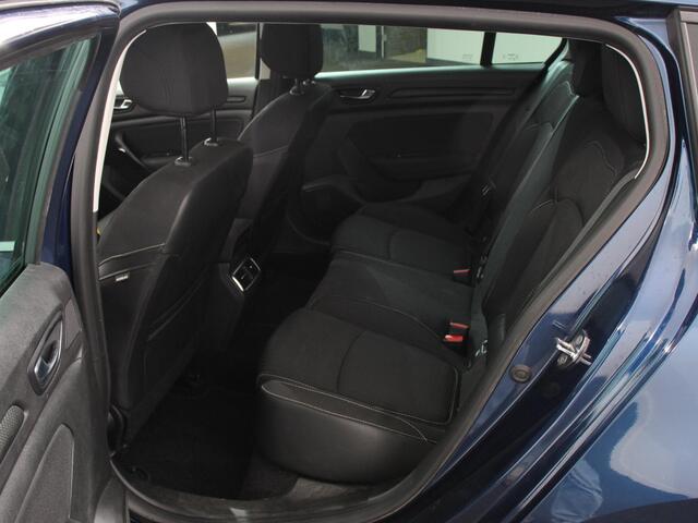Renault MEGANE Estate 1.2 TCe Limited Climate control Cruise control Led Lichtmetalen velgen Navigatie Parkeersensoren achter