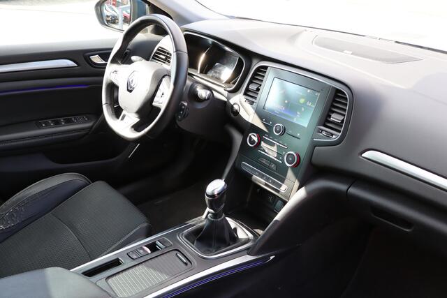 Renault MEGANE Estate 1.2 TCe Bose Trekhaak/Achteruitrijcamera/Parkeersensoren rondom/Park assist/Cruise control/Climate control/NavigatieBluetooth/17'' Lichtmetalen velgen.
