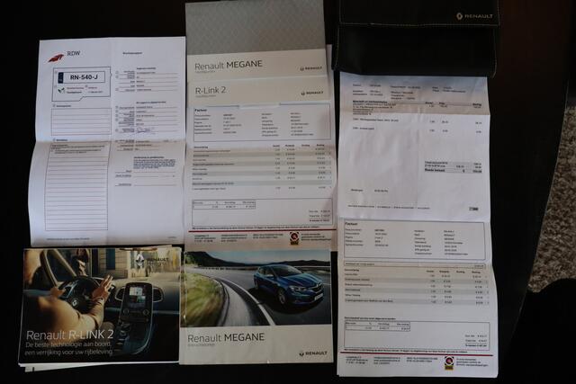 Renault MEGANE Estate 1.2 TCe Bose Trekhaak/Achteruitrijcamera/Parkeersensoren rondom/Park assist/Cruise control/Climate control/NavigatieBluetooth/17'' Lichtmetalen velgen.