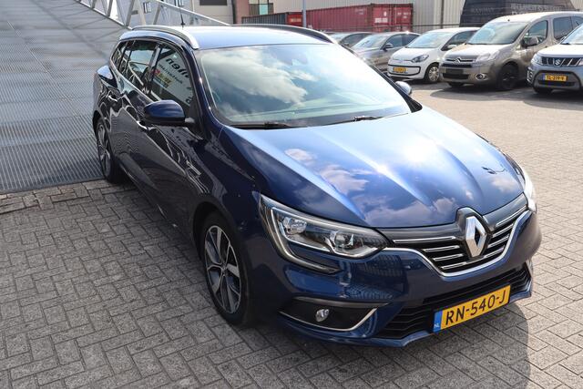 Renault MEGANE Estate 1.2 TCe Bose Trekhaak/Achteruitrijcamera/Parkeersensoren rondom/Park assist/Cruise control/Climate control/NavigatieBluetooth/17'' Lichtmetalen velgen.
