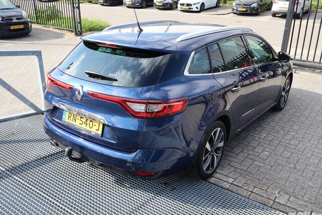 Renault MEGANE Estate 1.2 TCe Bose Trekhaak/Achteruitrijcamera/Parkeersensoren rondom/Park assist/Cruise control/Climate control/NavigatieBluetooth/17'' Lichtmetalen velgen.