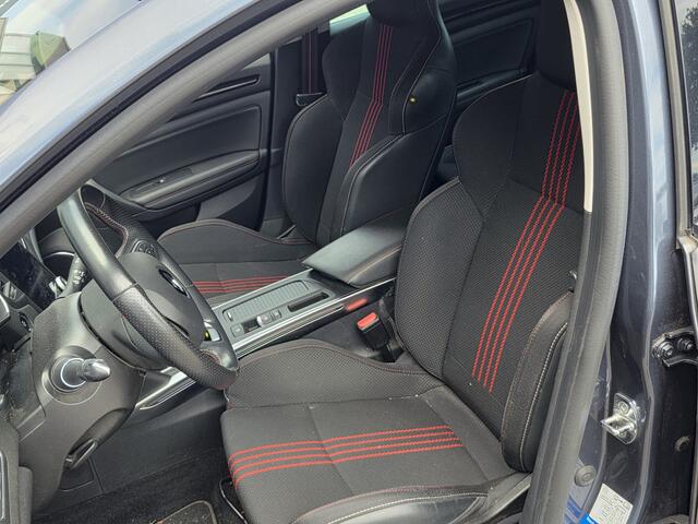 Renault MEGANE Estate 1.6 E-Tech Plug-In Hybrid 160 R.S. Line + LED + CAMERA + ADAPT CRUISE