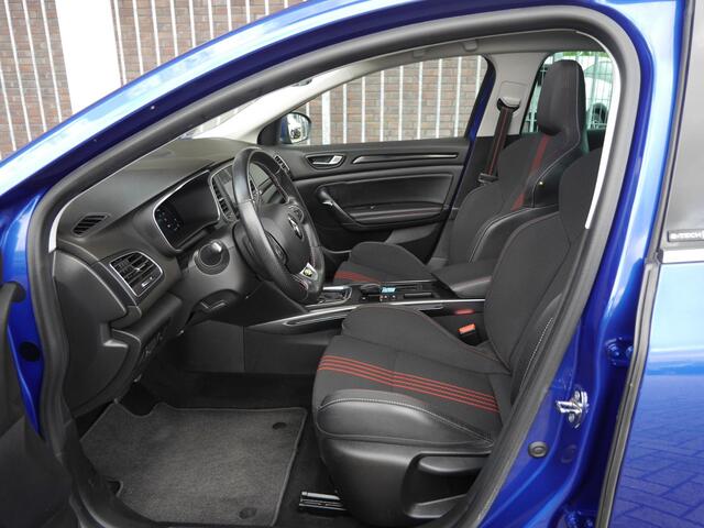 Renault MEGANE Estate 1.6 E-Tech Plug-In Hybrid 160 R.S. Line | Panoramdak | Stoelverwarming | Navigatie | Full LED | Climate control | Lichtmetalen velgen