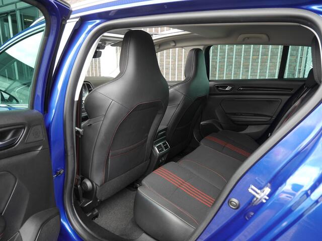 Renault MEGANE Estate 1.6 E-Tech Plug-In Hybrid 160 R.S. Line | Panoramdak | Stoelverwarming | Navigatie | Full LED | Climate control | Lichtmetalen velgen