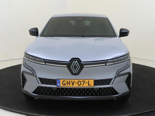Renault MEGANE E-Tech comfort range techno 60 kWh | Automaat | Climate Control | Parkeersensoren Voor + Achter | 360 Camera | Navigatie | Verwamd Stuurwiel