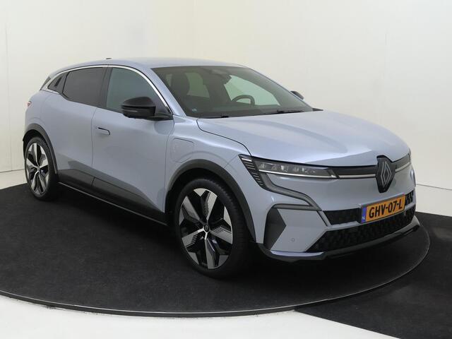 Renault MEGANE E-Tech comfort range techno 60 kWh | Automaat | Climate Control | Parkeersensoren Voor + Achter | 360 Camera | Navigatie | Verwamd Stuurwiel