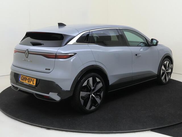 Renault MEGANE E-Tech comfort range techno 60 kWh | Automaat | Climate Control | Parkeersensoren Voor + Achter | 360 Camera | Navigatie | Verwamd Stuurwiel