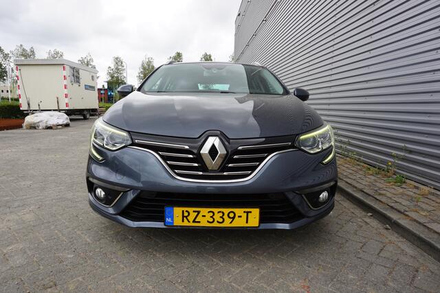 Renault MEGANE Estate 1.2 TCe Bose Climate / Navi / Cruise / Sfeerverl. / Massage / Camera / Trekhaak / Lm velgen / NAP