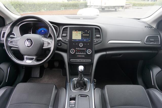Renault MEGANE Estate 1.2 TCe Bose Climate / Navi / Cruise / Sfeerverl. / Massage / Camera / Trekhaak / Lm velgen / NAP