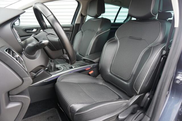 Renault MEGANE Estate 1.2 TCe Bose Climate / Navi / Cruise / Sfeerverl. / Massage / Camera / Trekhaak / Lm velgen / NAP
