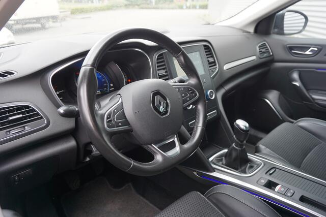 Renault MEGANE Estate 1.2 TCe Bose Climate / Navi / Cruise / Sfeerverl. / Massage / Camera / Trekhaak / Lm velgen / NAP
