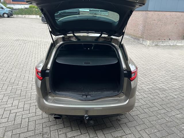 Renault MEGANE Estate 1.2 TCe INTENS EDC TREKHAAK