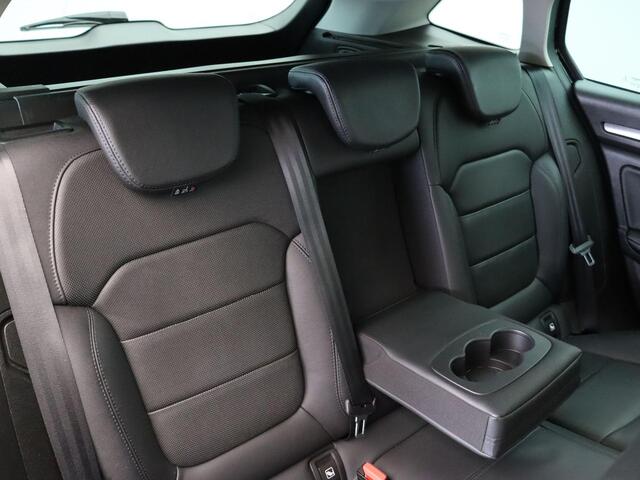 Renault MEGANE Estate TCe 140pk Intens | Volledig lederen interieur | Elektrische bestuurdersstoel | Head Up Display | Stoel en stuurverwarming |