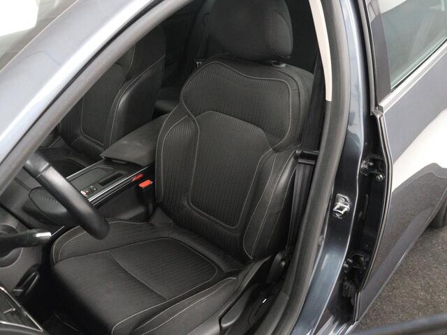 Renault MEGANE Estate 1.2 TCe Limited Automaat Navigatie | Climate Control | Stoelverwarming | Trekhaak | Parkeersensor | Cruise Control | DAB+ | Bluetooth