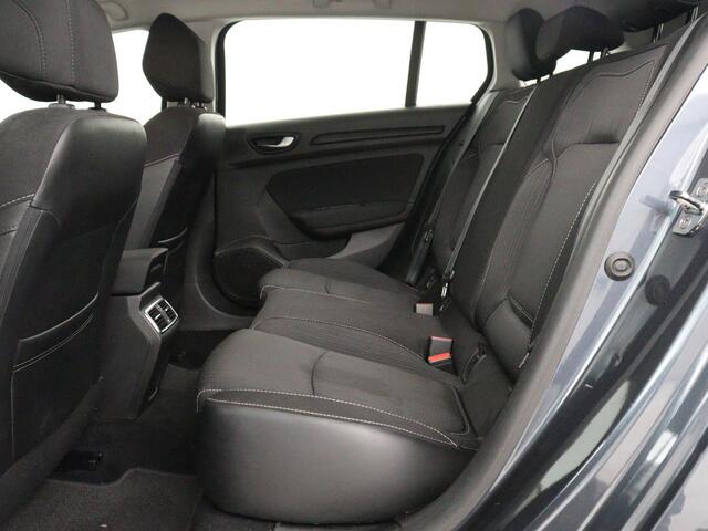 Renault MEGANE Estate 1.2 TCe Limited Automaat Navigatie | Climate Control | Stoelverwarming | Trekhaak | Parkeersensor | Cruise Control | DAB+ | Bluetooth