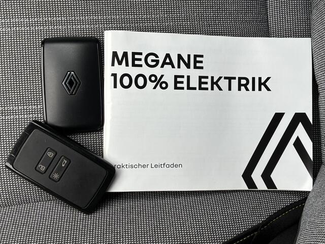 Renault MEGANE E-Tech EV40 Boost Charge Techno / Accu SoH 92,95% / Dealer Onderhouden / Navigatie / Stoel-/Stuurverwarming / Cruise Control / Climate Control / Achteruitrijcamera /
