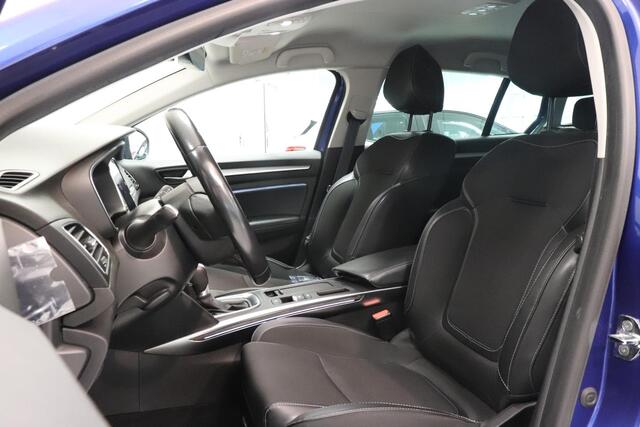 Renault MEGANE Estate 1.3 TCe Intens | Parkeersensoren | Climate control | Navigatie | Trekhaak | Cruise control | AppleCArplay AndroidAuto |