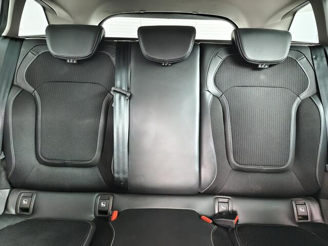 Renault MEGANE Estate 1.3 TCe 140 Techno | Climate control | Camera | Trekhaak | AppleCarplay AndroidAuto | 1700 Kg Trekken | Stoelverwarming | Navigatie |
