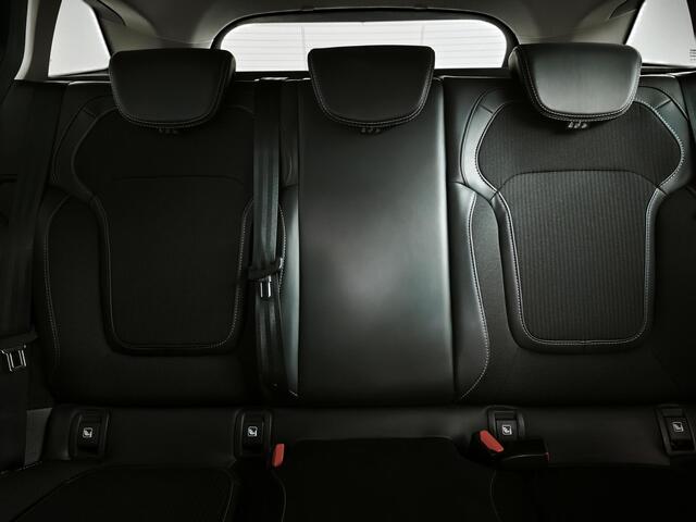 Renault MEGANE Estate 1.3 TCe 140 Techno | Climate control | Camera | Trekhaak | AppleCarplay AndroidAuto | 1700 Kg Trekken | All season banden | Navigatie |