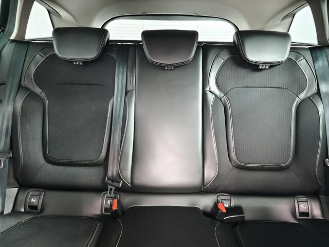 Renault MEGANE Estate 1.3 TCe 140 Techno | Climate control | Camera | Trekhaak | AppleCarplay AndroidAuto | 1700 Kg Trekken | All season banden | Navigatie |